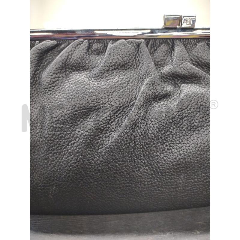 POCHETTE/CLUTCH FENDI PELLE MARTELLATA NERA | Mercatino dell'Usato Settimo torinese 4