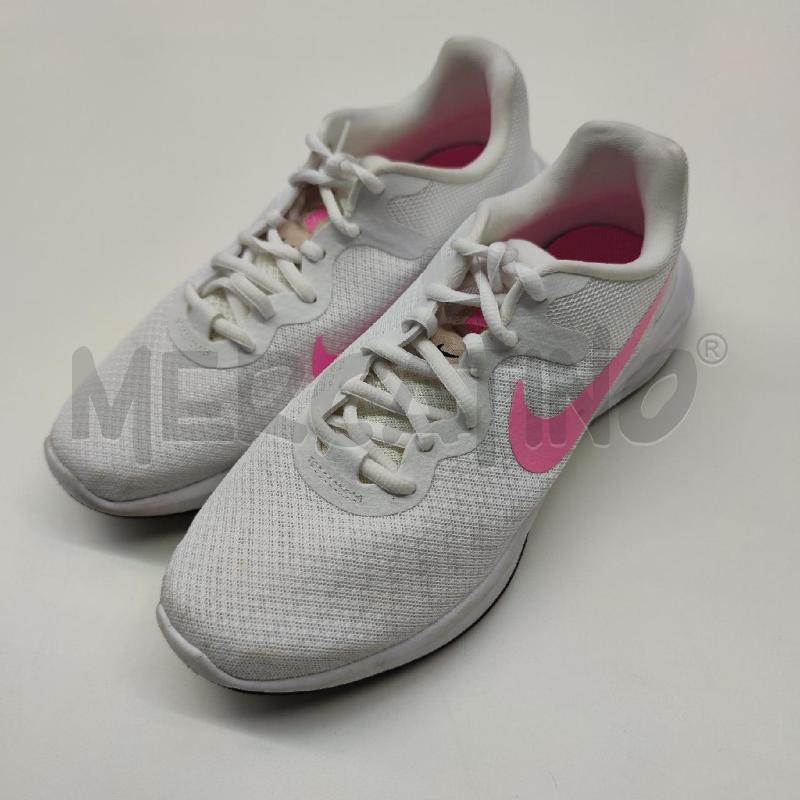 SNEAKERS DONNA NIKE BIANCHE BAFFO FUCSIA | Mercatino dell'Usato Settimo torinese 1