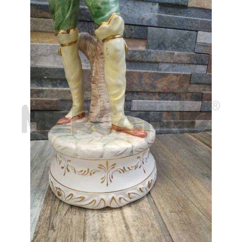 STATUA CERAMICA ARTENOVA CONTADINO CON CAPPELLO VERDE | Mercatino dell'Usato Settimo torinese 2