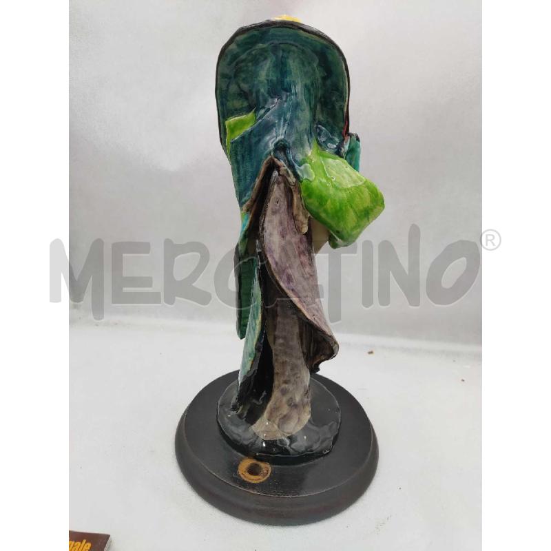 STATUINA ORIENTALE CON VENTAGLIO E DIFETTO | Mercatino dell'Usato Settimo torinese 2