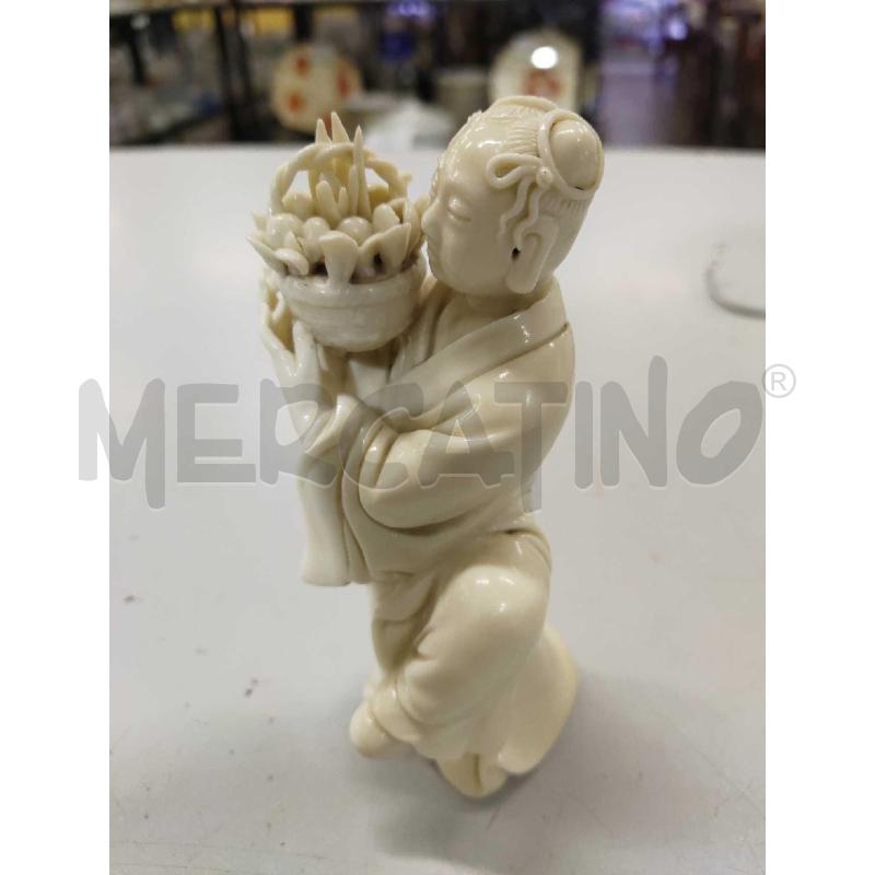 STATUINA PICCOLA DAMA CON CESTINO FIORI | Mercatino dell'Usato Settimo torinese 2