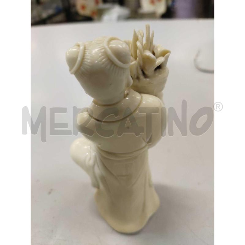 STATUINA PICCOLA DAMA CON CESTINO FIORI | Mercatino dell'Usato Settimo torinese 3