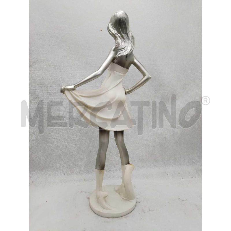 STATUINA RAGAZZA CON VESTITO BIANCO  | Mercatino dell'Usato Settimo torinese 3