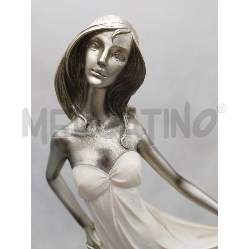 STATUINA RAGAZZA CON VESTITO BIANCO  | Mercatino dell'Usato Settimo torinese 4