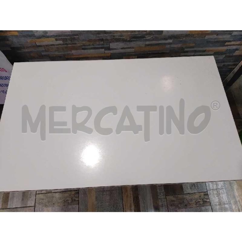 TAVOLINO BIANCO PIEDI METALLO  | Mercatino dell'Usato Settimo torinese 2