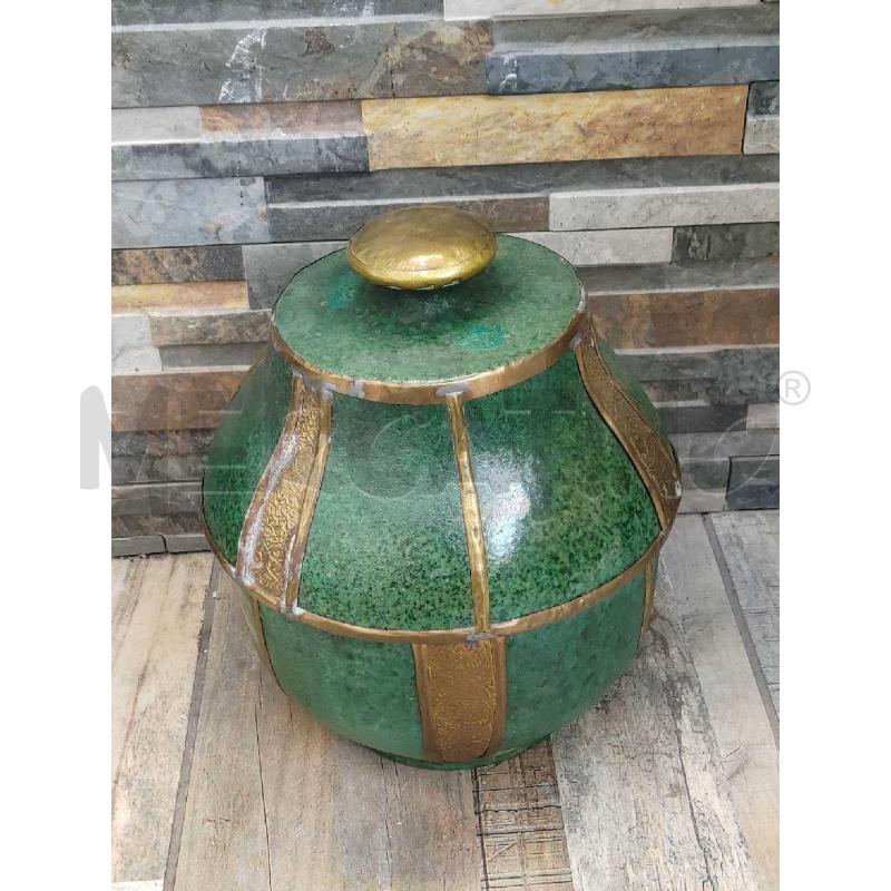VASO CON COPERCHIO CERAMICA SMALTATA VERDE CON INSERTI DECORATI IN METALLO DORATO  | Mercatino dell'Usato Settimo torinese 1