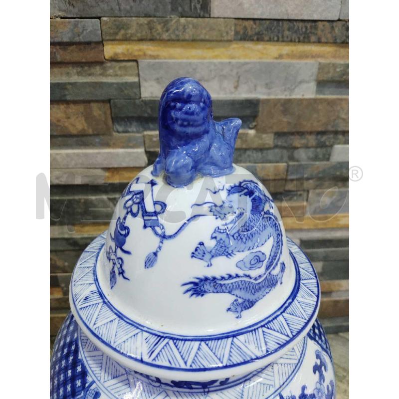 VASO IN PORCELLANA BIANCO CON DIPINTO AZZURRO | Mercatino dell'Usato Settimo torinese 2