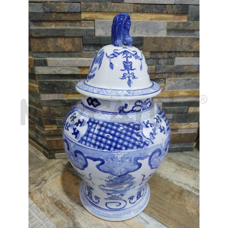 VASO IN PORCELLANA BIANCO CON DIPINTO AZZURRO | Mercatino dell'Usato Settimo torinese 3