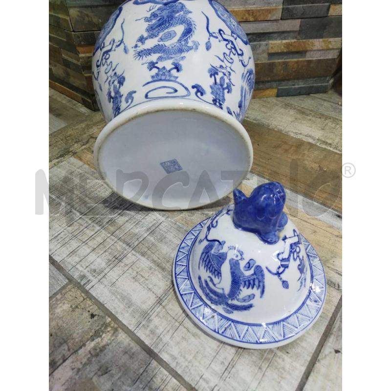 VASO IN PORCELLANA BIANCO CON DIPINTO AZZURRO | Mercatino dell'Usato Settimo torinese 5
