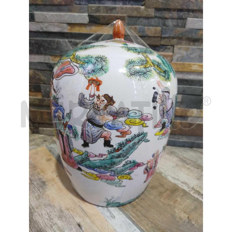 VASO ORIENTALE CON COPERCHIO BOMBATO | Mercatino dell'Usato Settimo torinese 2