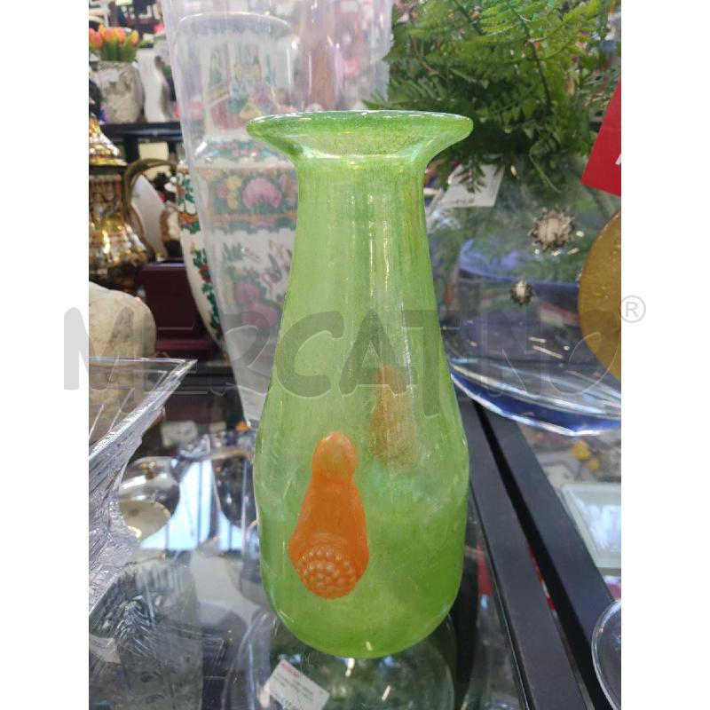VASO VETRO MURANO VERDE CON CONCHIGLIA ARANCIONE | Mercatino dell'Usato Settimo torinese 1