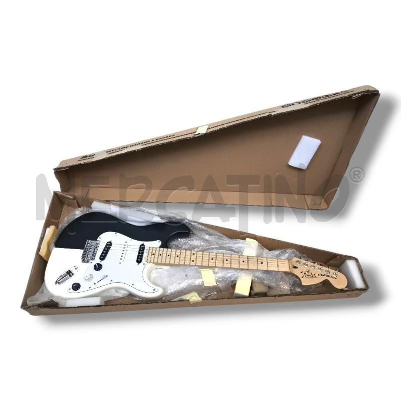 CHITARRA ELETTRICA MOD STRATOCASTER BIANCA NERA | Mercatino dell'Usato Rivoli 1