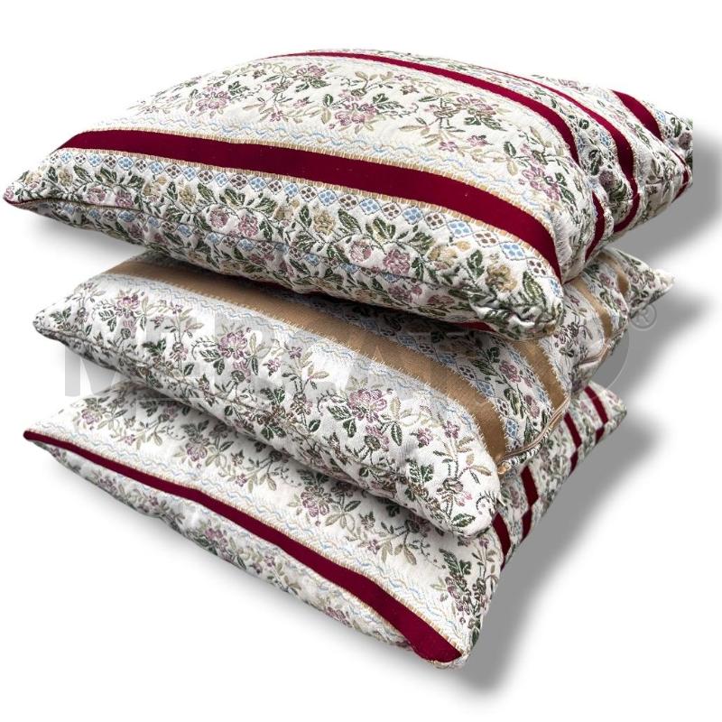 CUSCINO 3 PZ. FIORI RIGHE ROSSE ORO 35X35 | Mercatino dell'Usato Rivoli 2