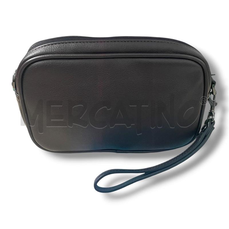 POCHETTE GUESS MARRONE SCURO LOGO RILIEVO | Mercatino dell'Usato Rivoli 3