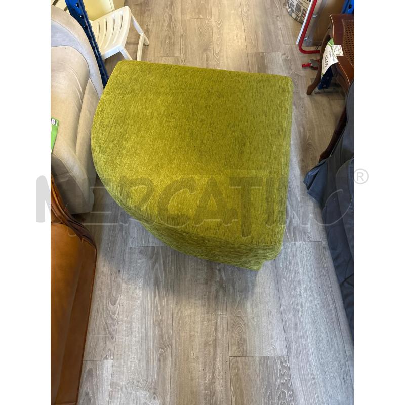 DIVANO 3 POSTI TESSUTO VERDE CON POGGIAPIEDI | Mercatino dell'Usato Rivarolo canavese 2