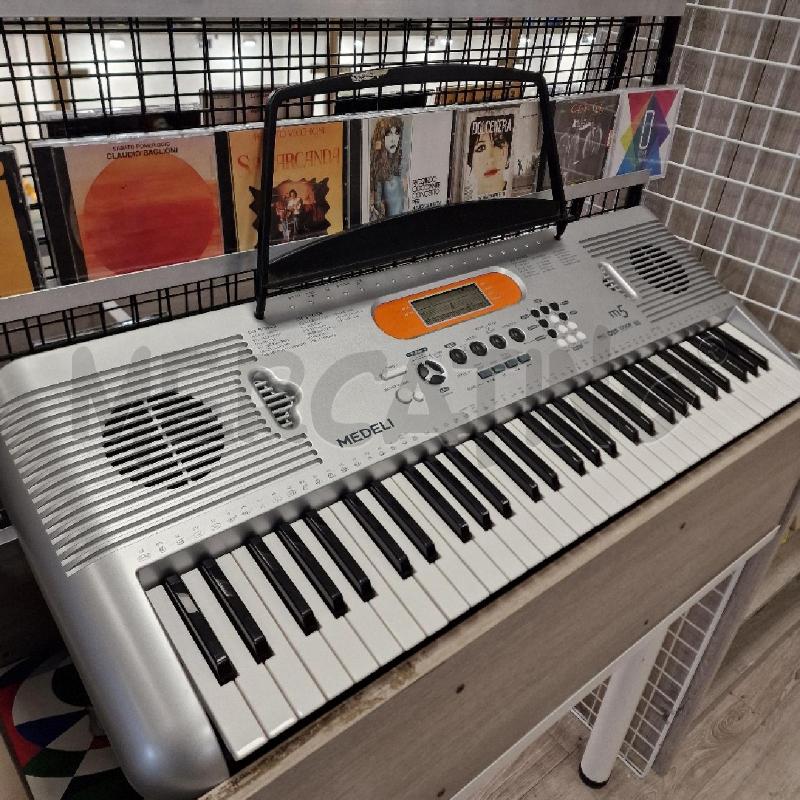 TASTIERA MUSICALE MEDELI DINAMICA M5 CON CUSTODIA  | Mercatino dell'Usato Rivarolo canavese 1