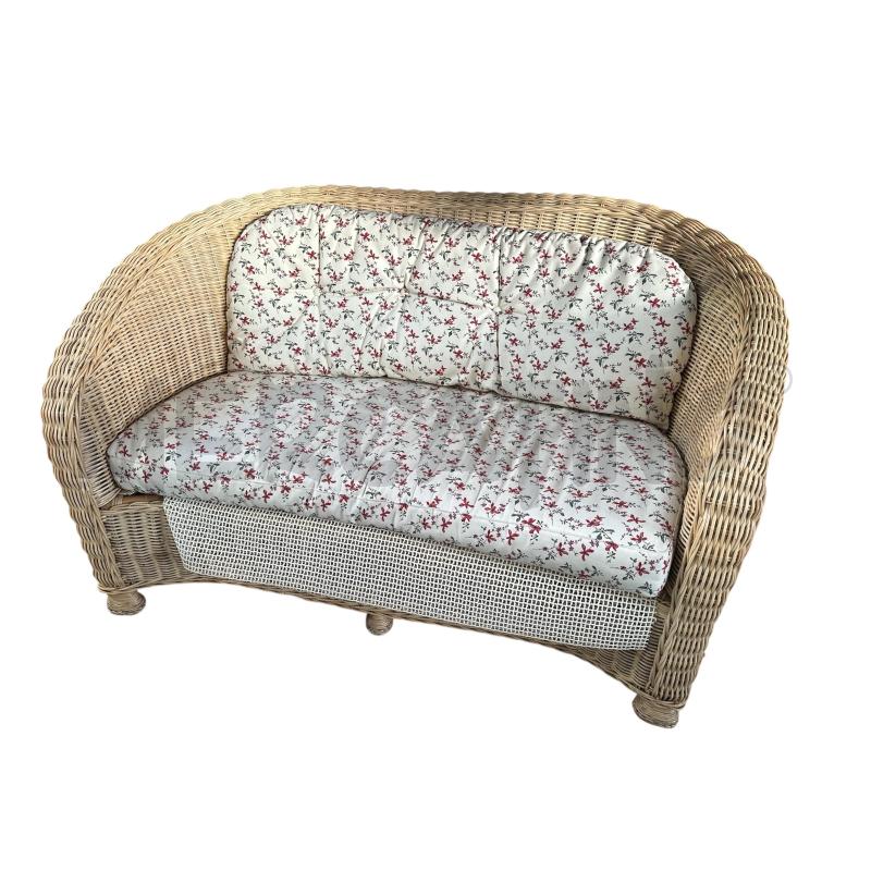 DIVANETTO IN RATTAN CON CUSCINI | Mercatino dell'Usato Nichelino via scarrone 1