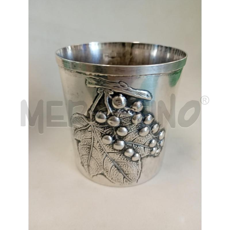 BICCHIERE IN ARGENTO 800 CON DECORAZIONE A SBALZO UVA E FOGLIE ARGENTIERE BRADIMARTE PUNZONATO  | Mercatino dell'Usato Leini' 1