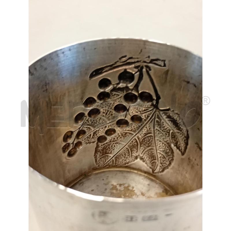 BICCHIERE IN ARGENTO 800 CON DECORAZIONE A SBALZO UVA E FOGLIE ARGENTIERE BRADIMARTE PUNZONATO  | Mercatino dell'Usato Leini' 4