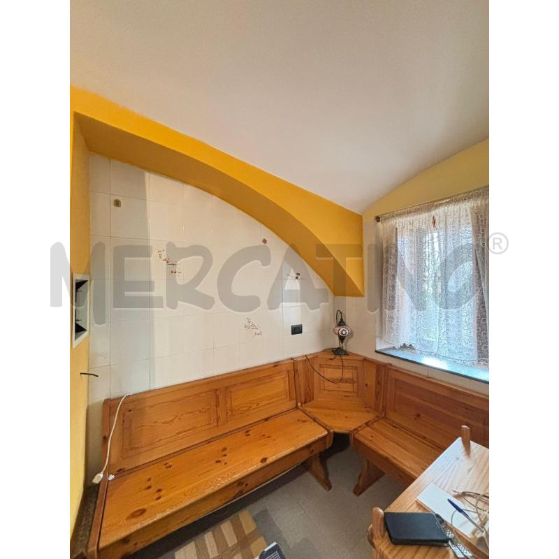 TAVOLO RETTANGOLARE CON PANCA ANGOLARE E 4 SEDIE 201X80X80H | Mercatino dell'Usato Leini' 2