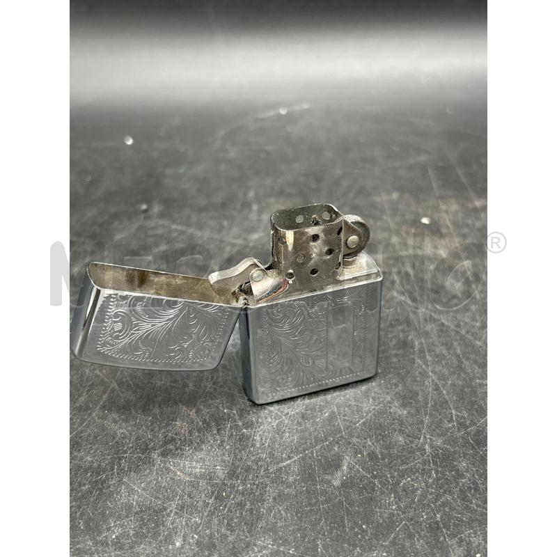 ACCENDINO ZIPPO BRADFORD CON RICAMI | Mercatino dell'Usato Burolo 2
