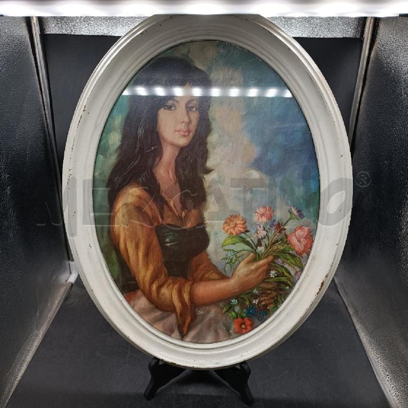 DIPINTO DONNA CORNICE OVALE BIANCA | Mercatino dell'Usato Burolo 1