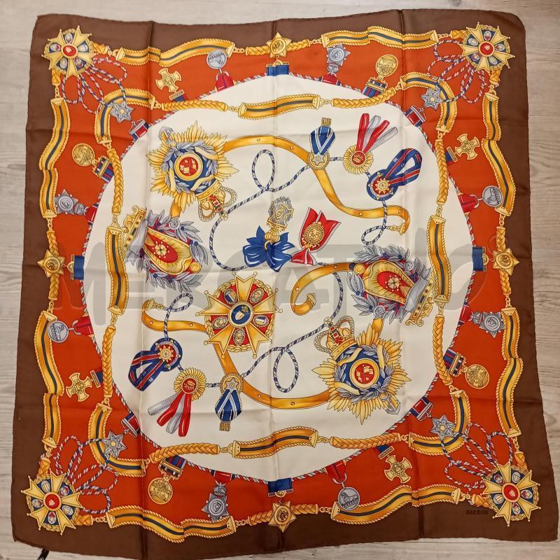 FOULARD ISA MARRONE BEIGE MEDAGLIONI REALI | Mercatino dell'Usato Burolo 1
