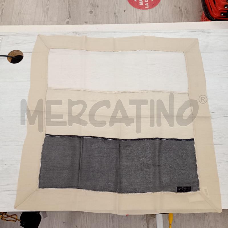 FOULARD PICCOLO VALENTINO 0.57X0,57 BEIGE NERO | Mercatino dell'Usato Burolo 1