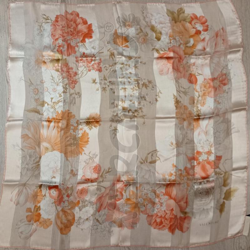 FOULARD VALENTINO ROSA FIORI | Mercatino dell'Usato Burolo 1