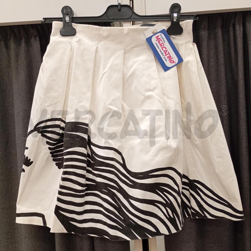 GONNA MOSCHINO BIANCO GEOMETRI NERE FONDO | Mercatino dell'Usato Burolo 1