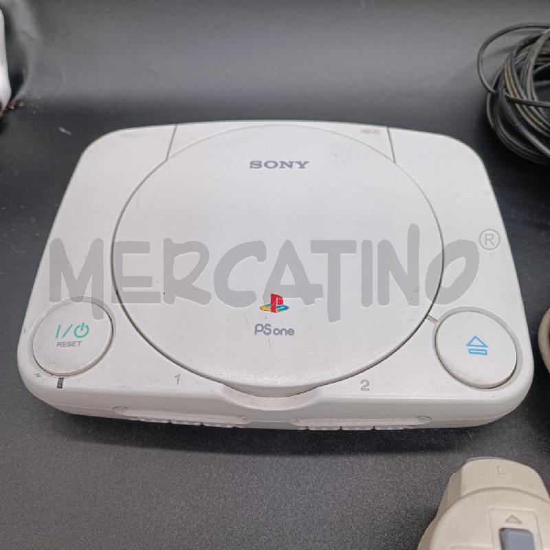 PS ONE BIANCA + JOYSTICK | Mercatino dell'Usato Burolo 2