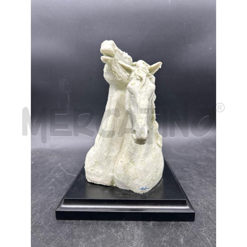 SCULTURA CAVALLI CERAMICATI CON FIRMA BASE LEGNO | Mercatino dell'Usato Burolo 1