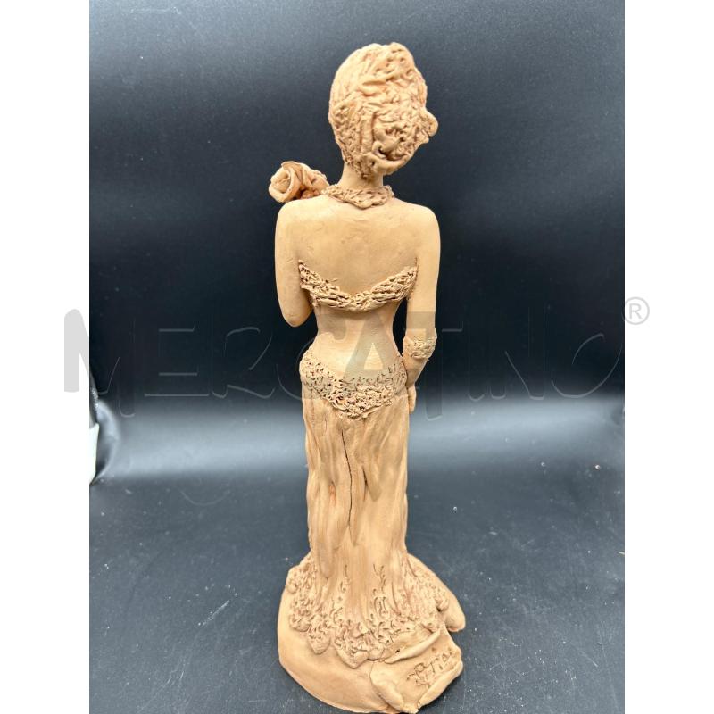 SCULTURA DONNA CON FIORI DI AVIA | Mercatino dell'Usato Burolo 2