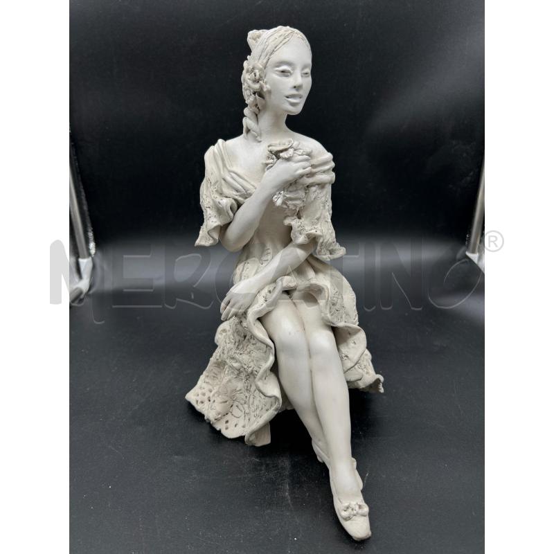 SCULTURA DONNA SEDUTA BISCUIT DI AVIA | Mercatino dell'Usato Burolo 1