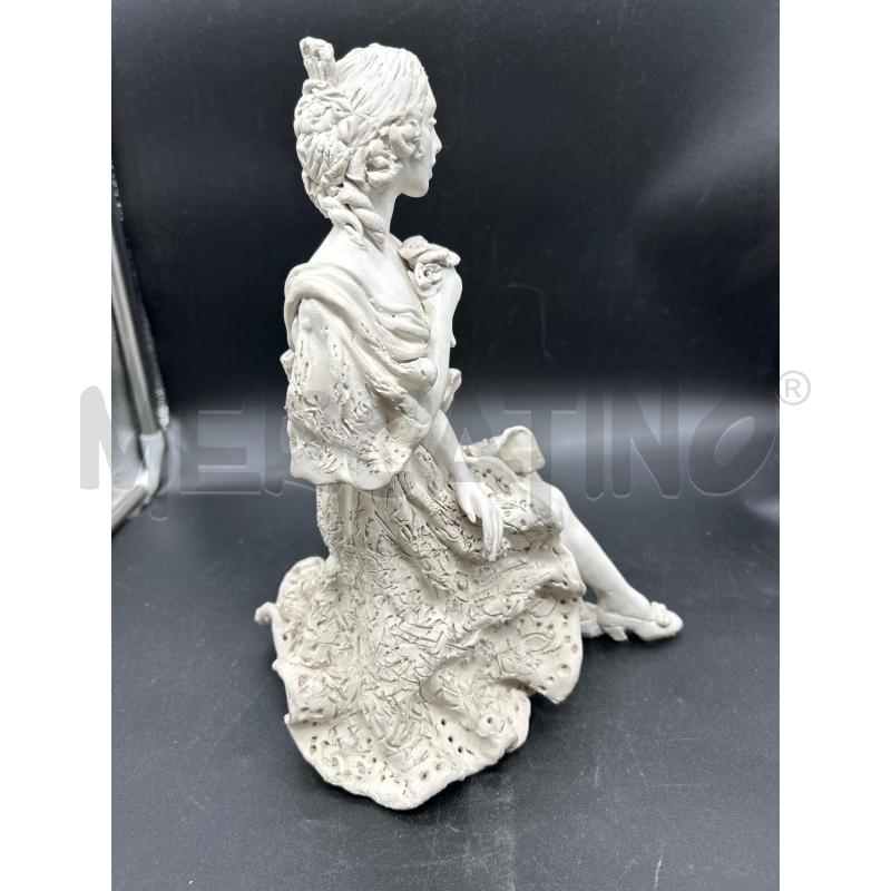 SCULTURA DONNA SEDUTA BISCUIT DI AVIA | Mercatino dell'Usato Burolo 2