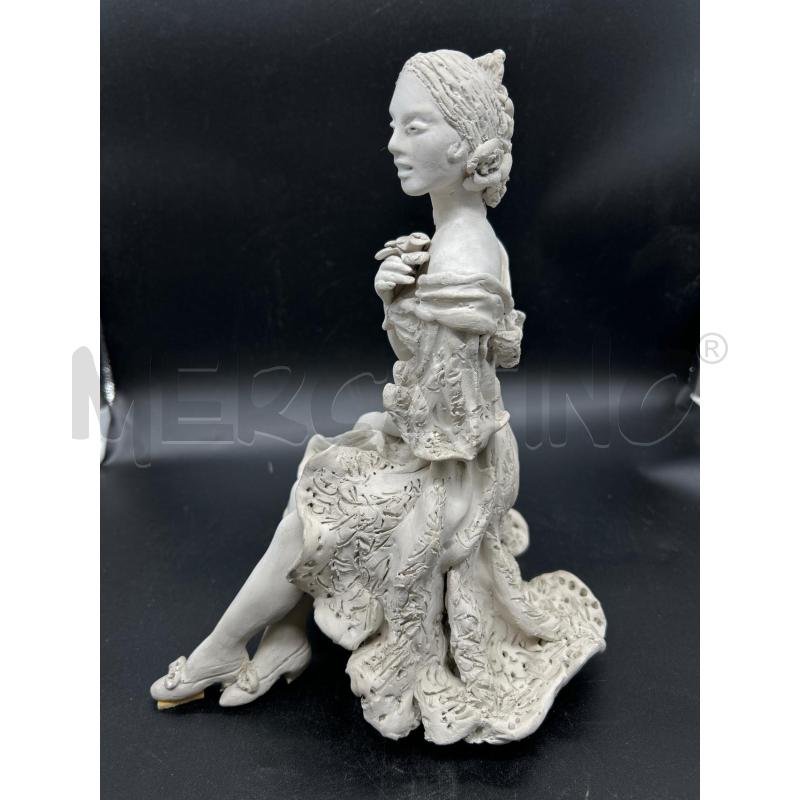 SCULTURA DONNA SEDUTA BISCUIT DI AVIA | Mercatino dell'Usato Burolo 4