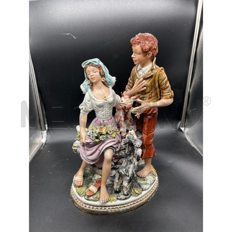 STATUA CAPODIMONTE RAGAZZI CON CAPRETTE CON SCHEGGIATURA | Mercatino dell'Usato Burolo 1