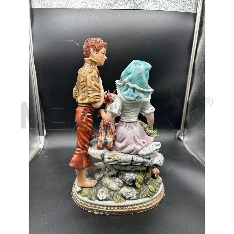 STATUA CAPODIMONTE RAGAZZI CON CAPRETTE CON SCHEGGIATURA | Mercatino dell'Usato Burolo 2