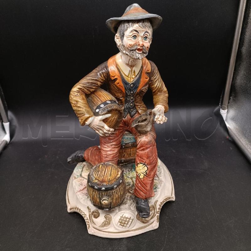 STATUA CAPODIMONTE UOMO SEDUTO | Mercatino dell'Usato Burolo 1