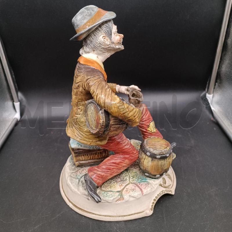 STATUA CAPODIMONTE UOMO SEDUTO | Mercatino dell'Usato Burolo 2