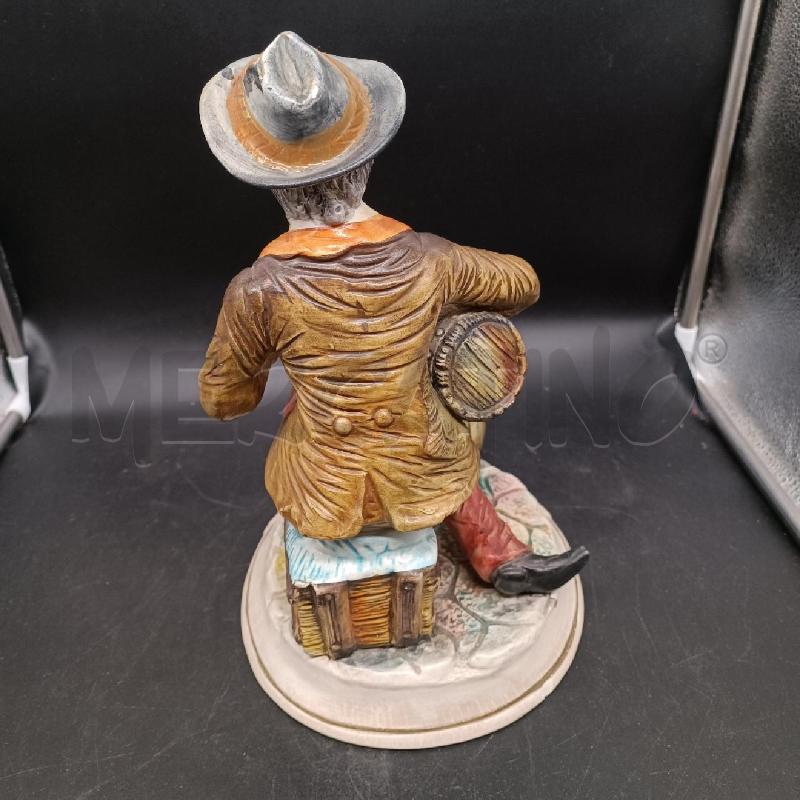 STATUA CAPODIMONTE UOMO SEDUTO | Mercatino dell'Usato Burolo 3