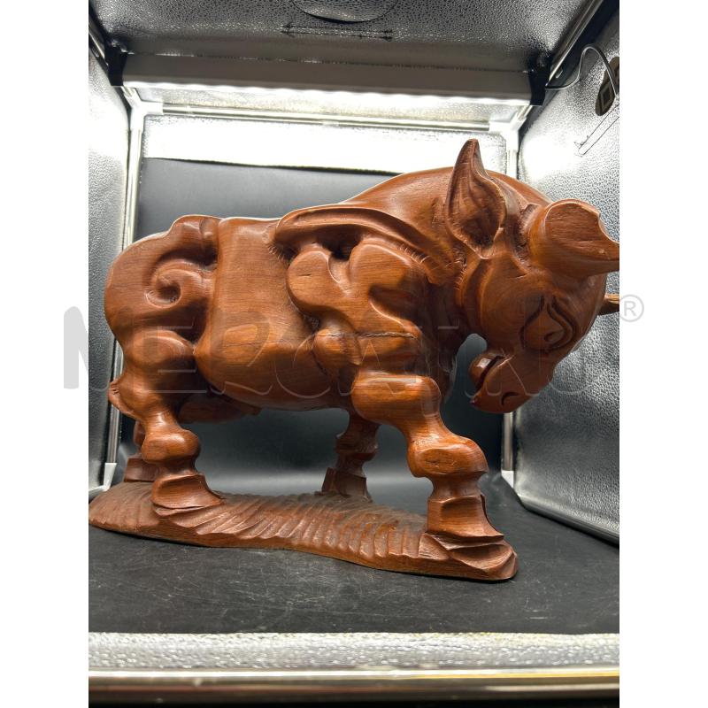 STATUA LEGNO TORO CON PICCOLA SCHEGGIATURA | Mercatino dell'Usato Burolo 2