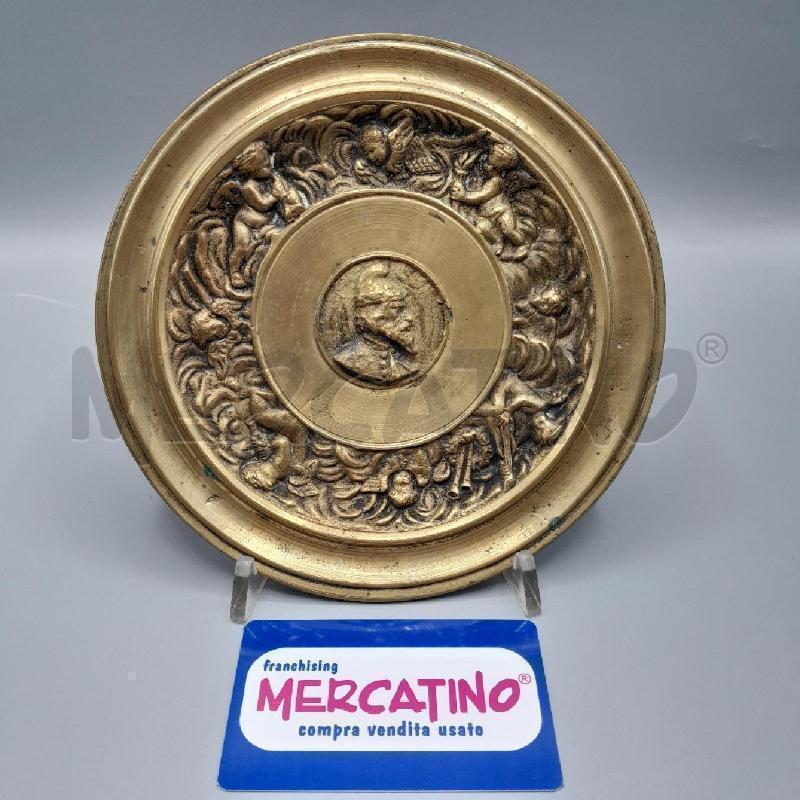 PIATTO OTTONE PERSONAGGIO CAPPELLO FREGIO  | Mercatino dell'Usato Torino san paolo 1