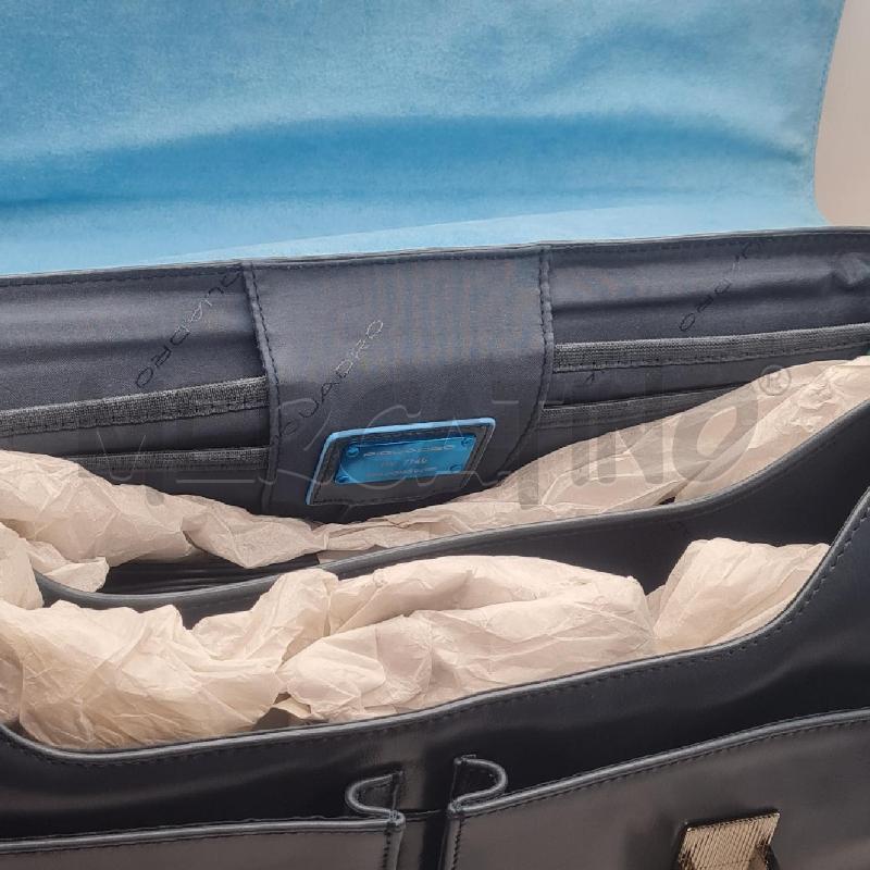 PORTA DOCUMENTI AZ PIQUADRO COME NUOVO | Mercatino dell'Usato Torino san paolo 5