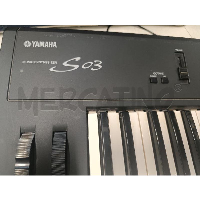 PIANOLA YAMAHA S03 SYNTHESIZER +CAVALETTO | Mercatino dell'Usato Torino nizza 2
