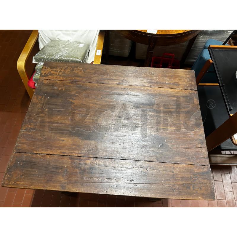 TAVOLINO QUADRO CON GAMBE INTAGLIATE  | Mercatino dell'Usato Torino nizza 4