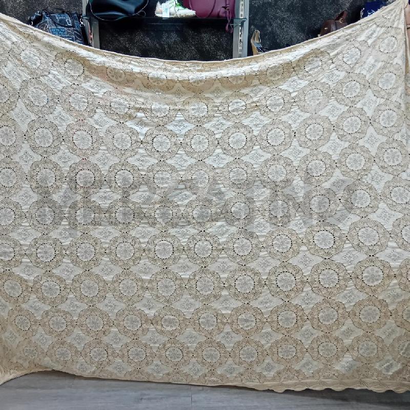 COPRI LETTO UNCINETTO BEIGE | Mercatino dell'Usato Alpignano 1