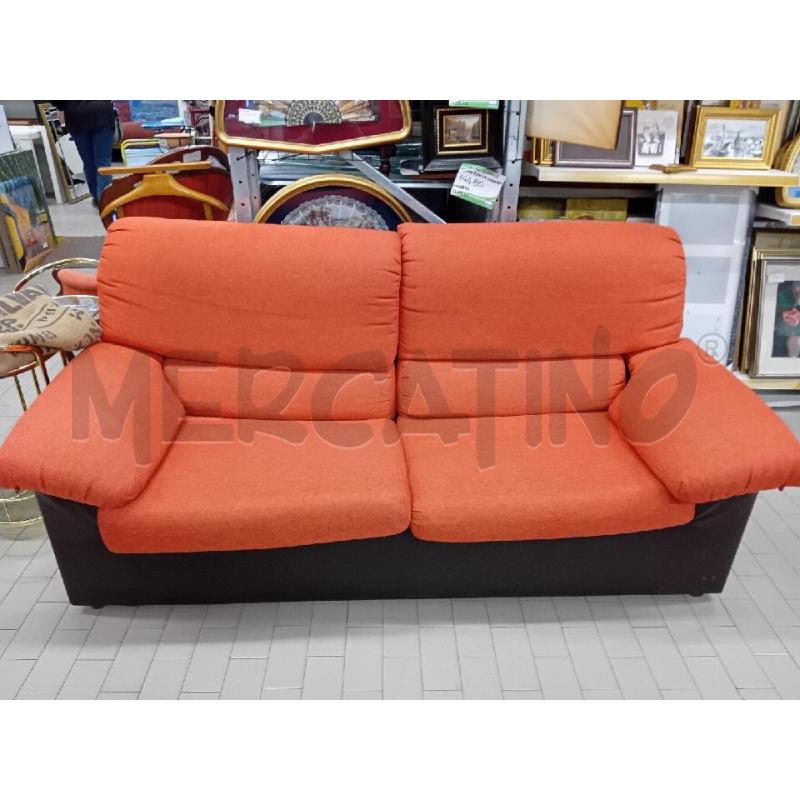 DIVANO LETTO BICOLORE ARANCIO | Mercatino dell'Usato Alpignano 1