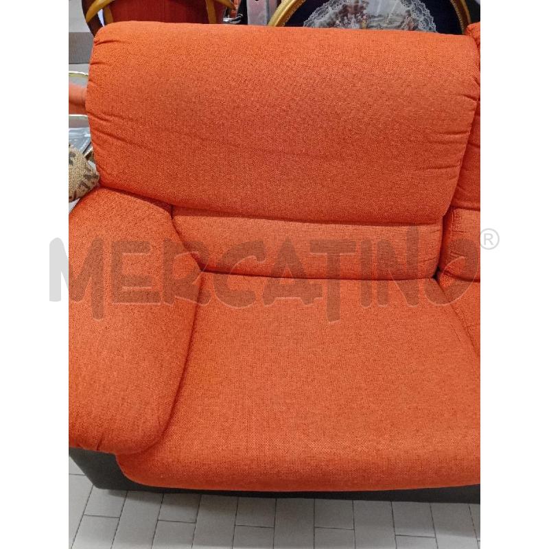 DIVANO LETTO BICOLORE ARANCIO | Mercatino dell'Usato Alpignano 2