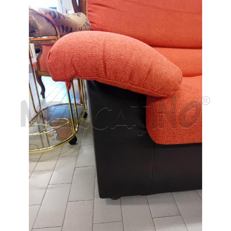 DIVANO LETTO BICOLORE ARANCIO | Mercatino dell'Usato Alpignano 5